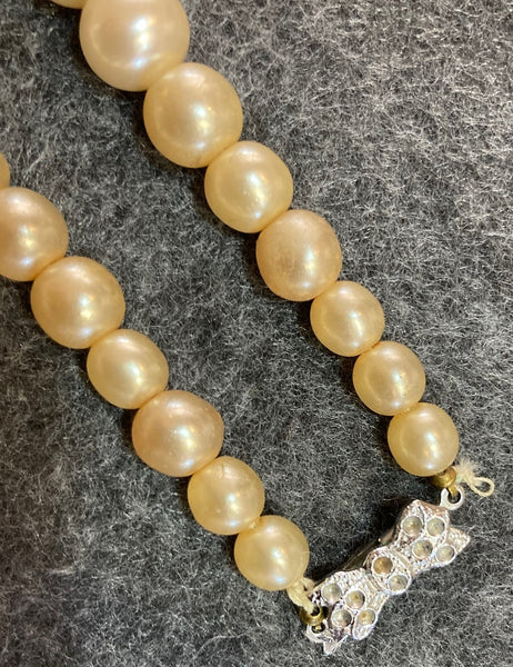 Pearl like Necklace with Bow Clasp