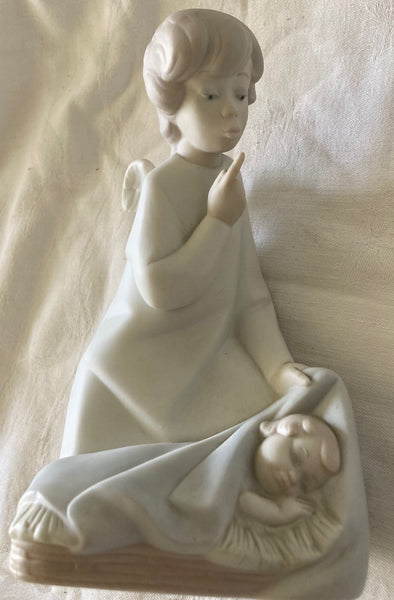 Lladro Figurine 4635 Angel Watching Over Baby